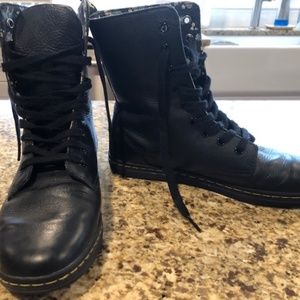 Doc Martins Low Boot Black with Floral Lining Print Air Wair Bouncing Sole US 9